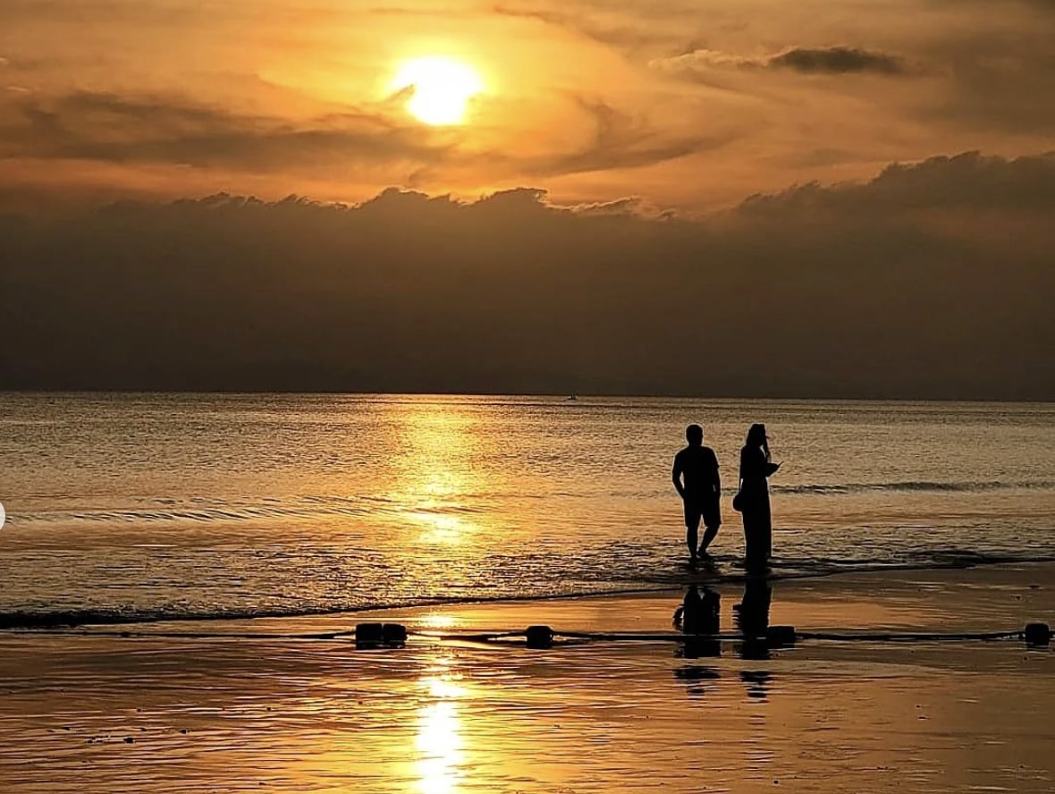 Couples Island Escape